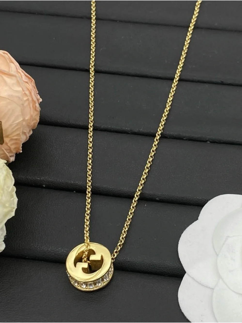 Fashion Jewelry Gold Double Ring Pendant Necklace with Pearl Accent
